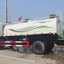 天錦底盤(pán)發(fā)動(dòng)機(jī)馬力與灑水車(chē)廠(chǎng)家圖片詳解